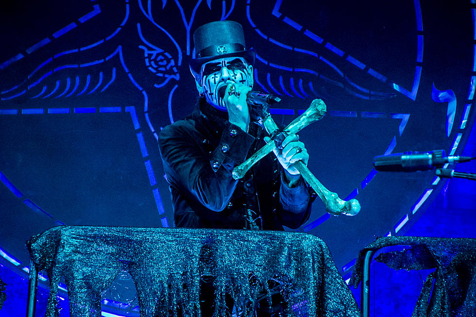 Read more about the article Official audio streaming of KING DIAMOND’s new song ‘Masquerade Of Madness’