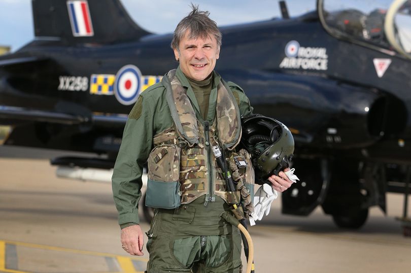 Read more about the article IRON MAIDEN frontman Bruce Dickinson made honorary Group Captain by RAF!