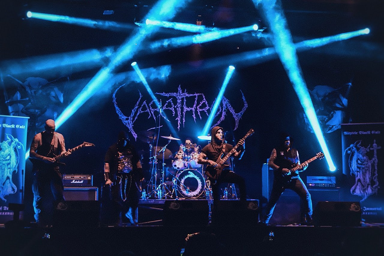 Read more about the article VARATHRON: Ακούστε ολόκληρο το νέο τους live άλμπουμ “Glorification Under The Latin Moon”.
