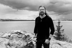 Read more about the article Release date for AMORPHIS guitarist Esa Holopainen‘s project SILVER LAKE.