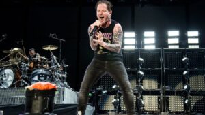 Read more about the article SLIPKNOT’s Corey Taylor to embark on socially-distanced solo tour this spring.