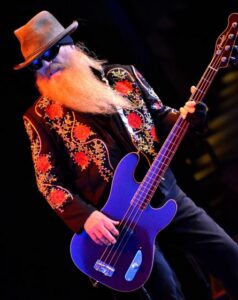 Read more about the article The legendary bassist of ZZ TOP Dusty Hill died suddenly.