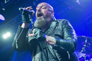 Read more about the article Former IRON MAIDEN singer Paul Di’Anno is still waiting for his knee surgery: The situation is “only getting worse”…