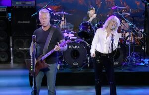 Read more about the article METALLICA Perfoms “Nothing Else Matters” With Miley Cyrus  On The Howard Stern Show.