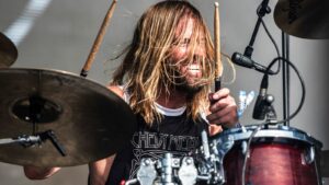Read more about the article FOO FIGHTERS drummer Taylor Hawkins has died at the age of 50. R.I.P.
