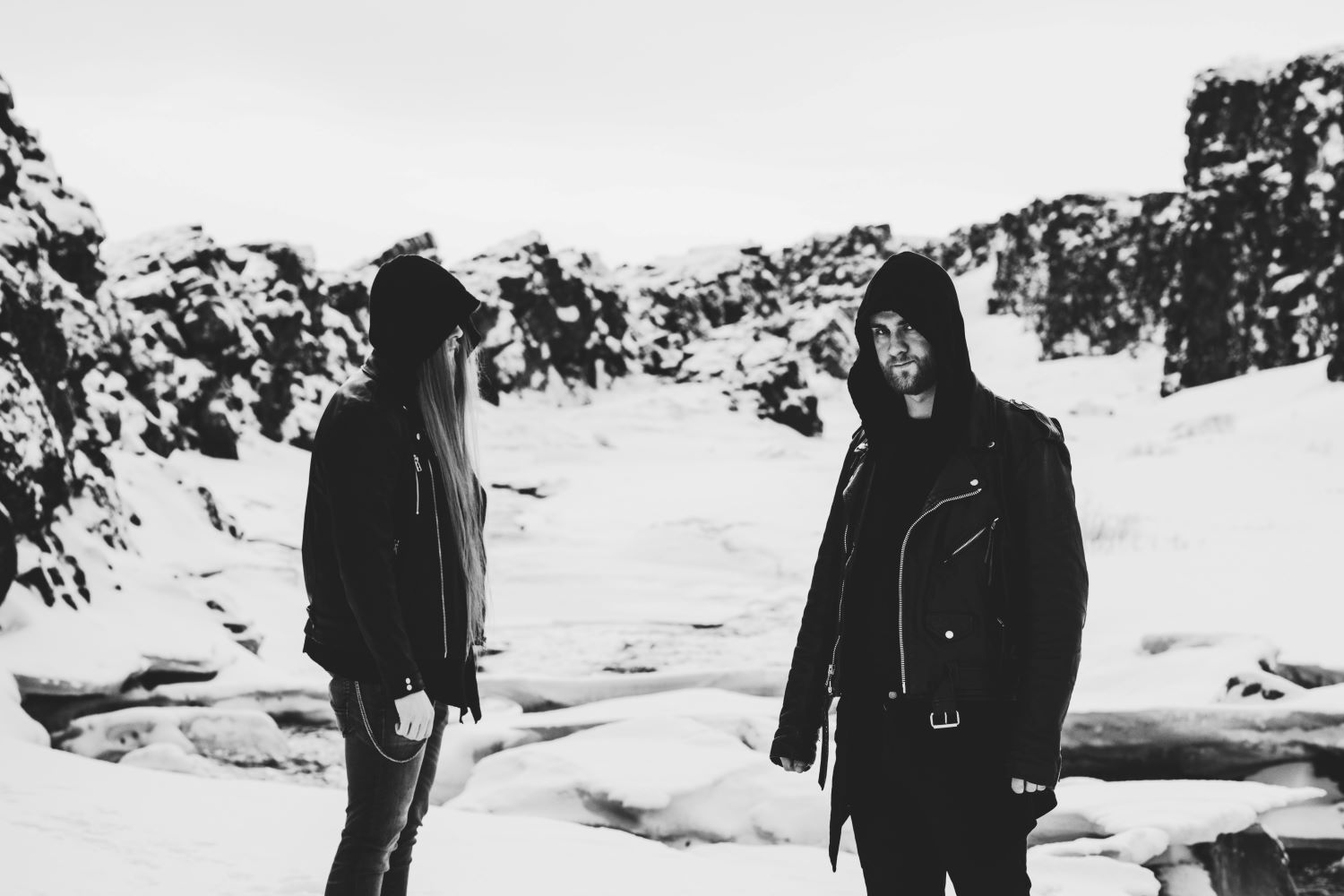 Read more about the article Το ισλανδικό Blackened-Death Metal δίδυμο HELFRÓ, κυκλοφορεί το νέο του άλμπουμ, «Tálgröf».