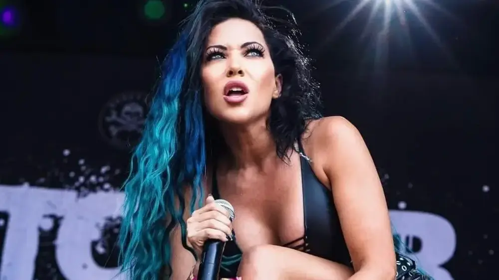 Read more about the article Η πρώην τραγουδίστρια των BUTCHER BABIES, Carla Harvey, ανακοίνωσε το νέο της project, THE VIOLENT HOUR.